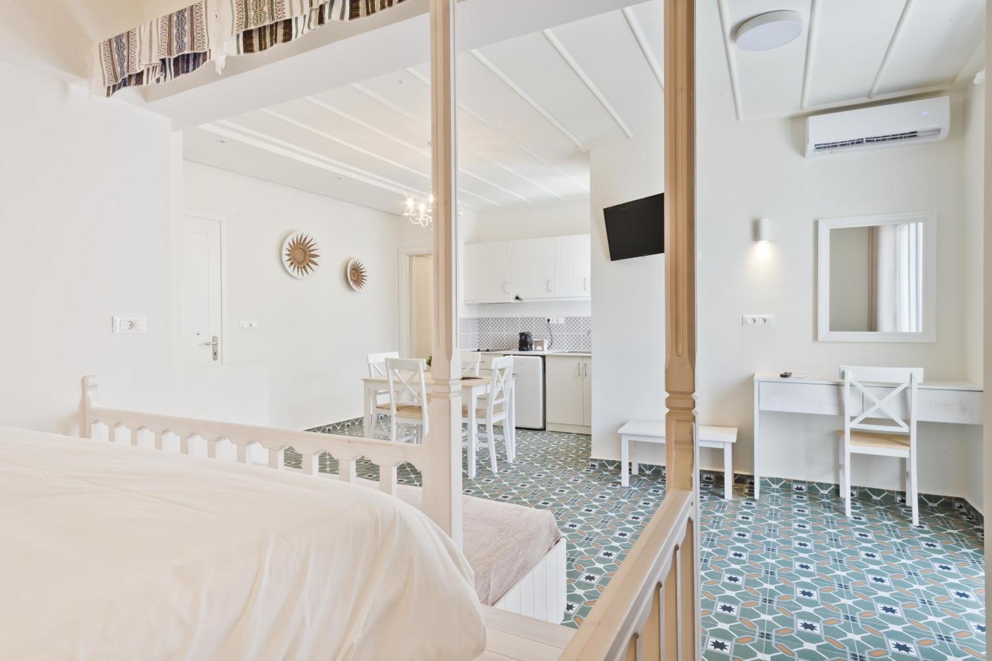 Posidonia Luxury Suites Karpathos Exterior foto
